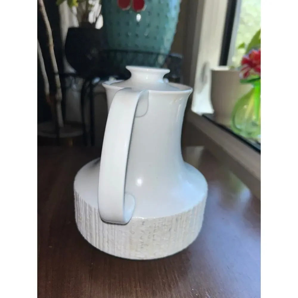 Thomas Arcta White Coffee Pot with Lid